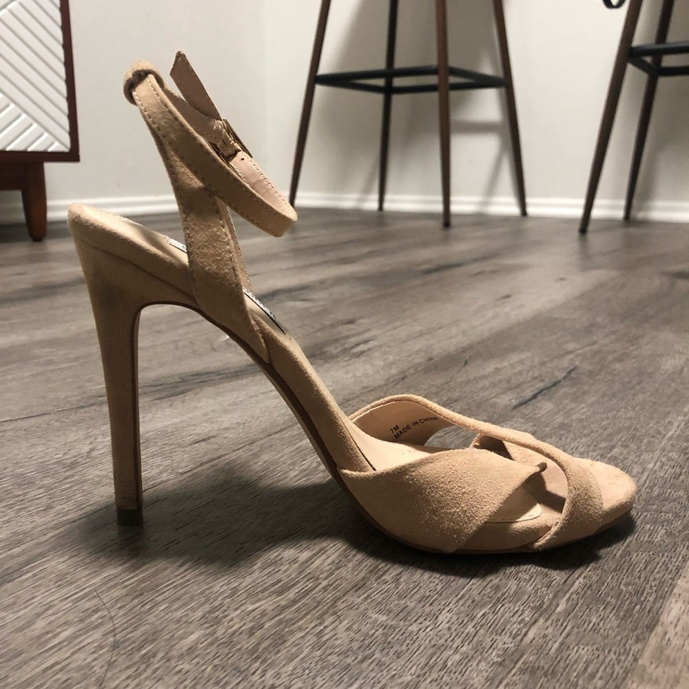 Steve Madden stiletto ankle strap heel in nude size 7. Good condition.